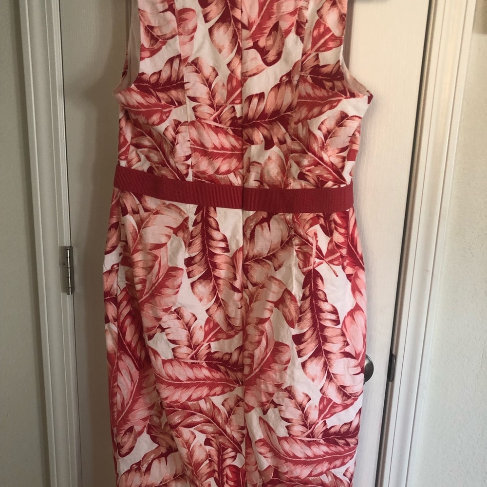 Eva Mendez pencil dress. Square neck- high back